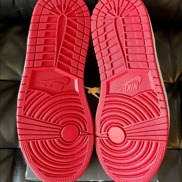 NEW Nike Air Jordan 1 Low Bred Toe Chicago Red Black (Size US Men's) - Picture 5 of 15